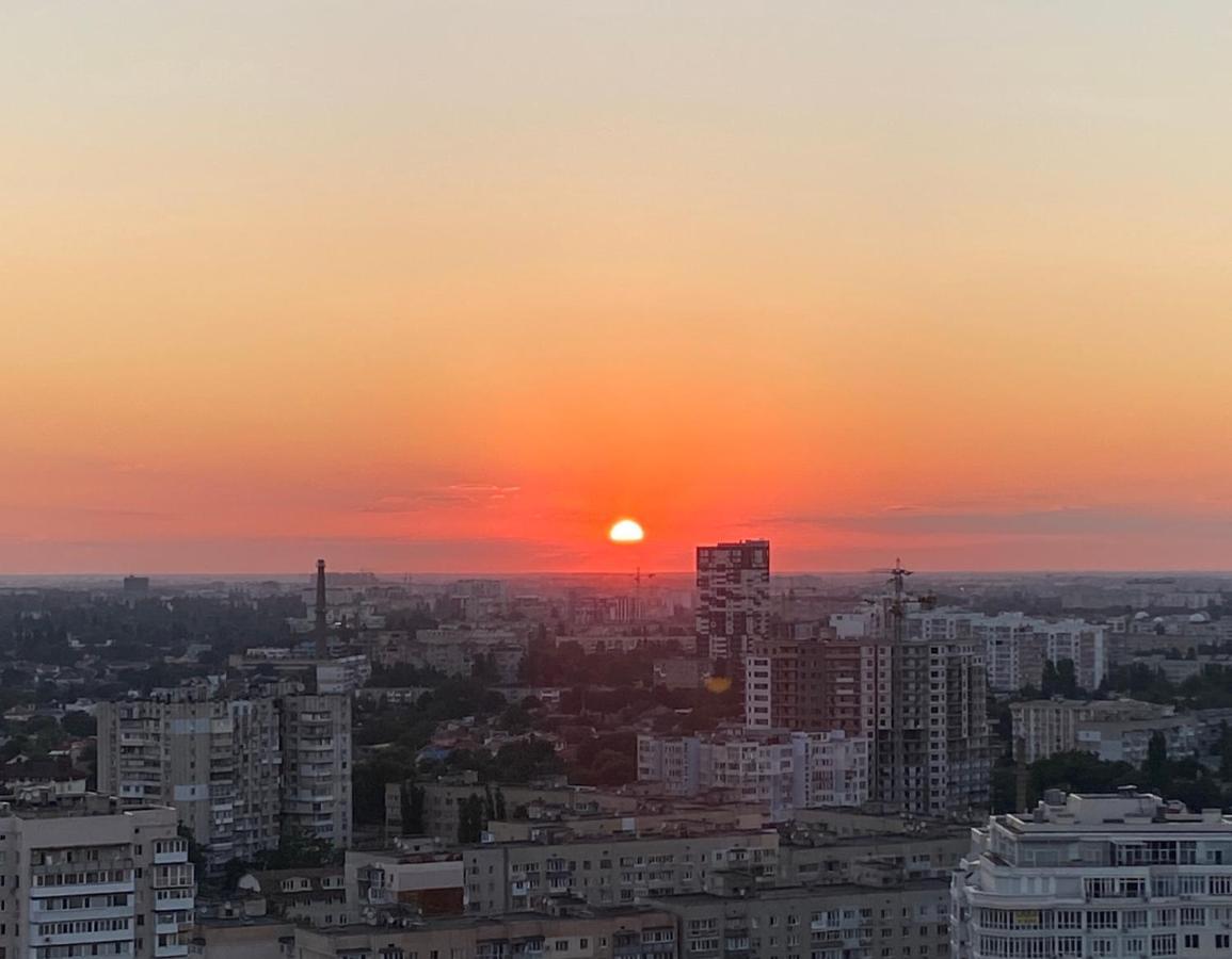 Razor Apartment With Terrace, Kamanina Odessa Exterior foto
