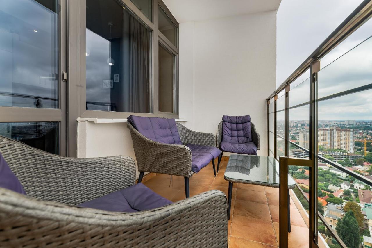 Razor Apartment With Terrace, Kamanina Odessa Exterior foto