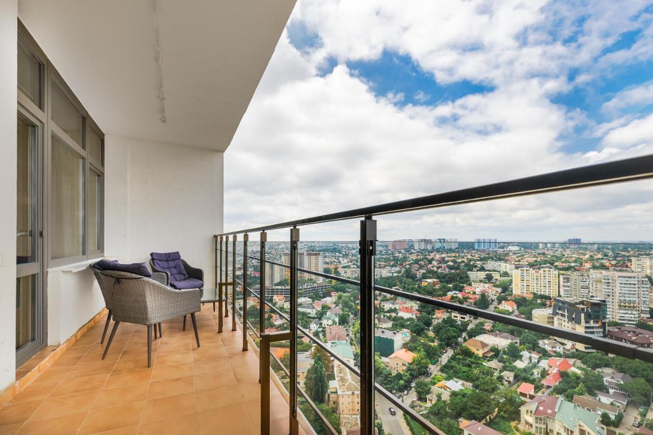 Razor Apartment With Terrace, Kamanina Odessa Exterior foto